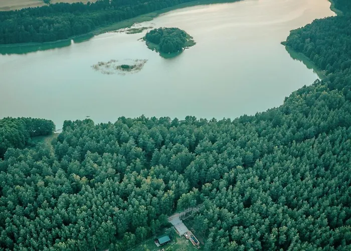 キャンプ場 Latowisko ビャウィ・ブル